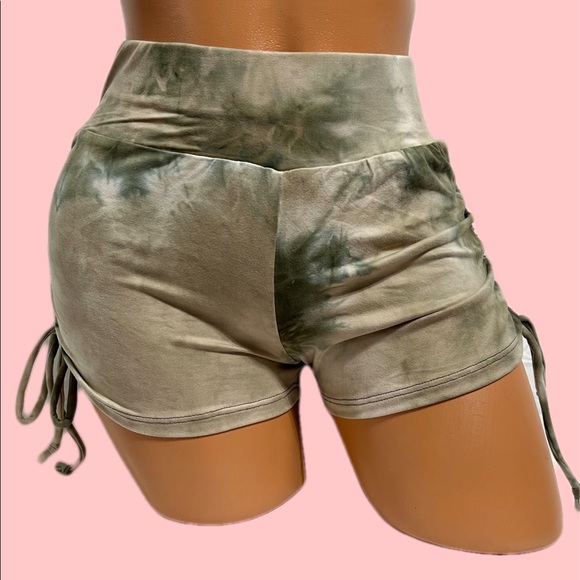 Buttery Soft Shorts & Crop Top Set - Picture 5 of 9